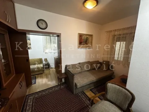 Rent, one bedroom apartment, 33m², Vračar Centar, Vračar Sve Podlokacije - image 2