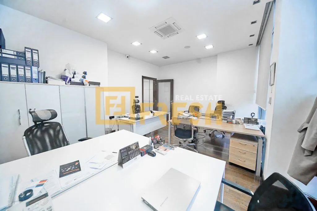 Rent, office space, 160m², City Kvart, Podgorica