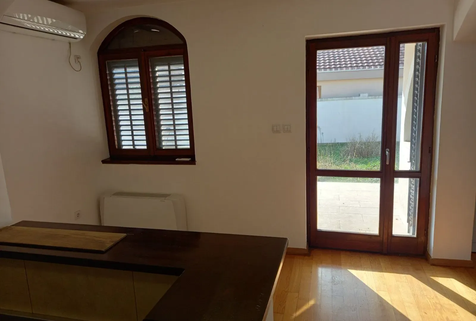 Prodaja, kuća, 340m², Tološi, Podgorica