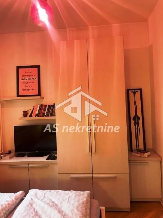 Rent, three bedroom apartment, 70m², Vračar Sve Podlokacije, Beograd