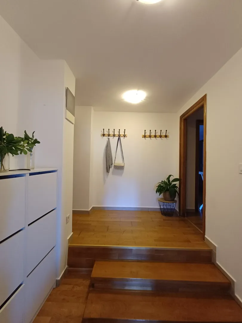 Izdavanje, jednosoban stan, 55m², Lepetani, Tivat