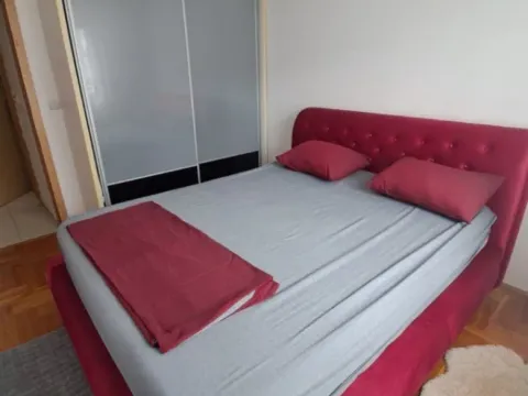 Izdavanje, dvosoban stan, 50m², Stari Aerodrom, Podgorica - image 8