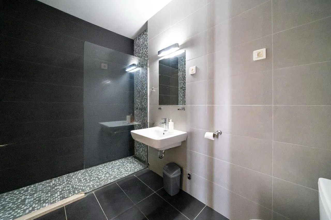 Prodaja, dvosoban stan, 84m², Morinj, Kotor