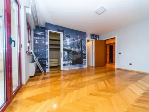 Prodaja, četvorosoban stan, 355m², Preko Morače, Podgorica - image 4