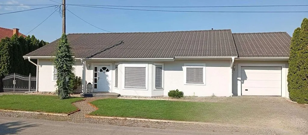 Prodaja, kuća, 277m², Bački Petrovac, Novi Sad