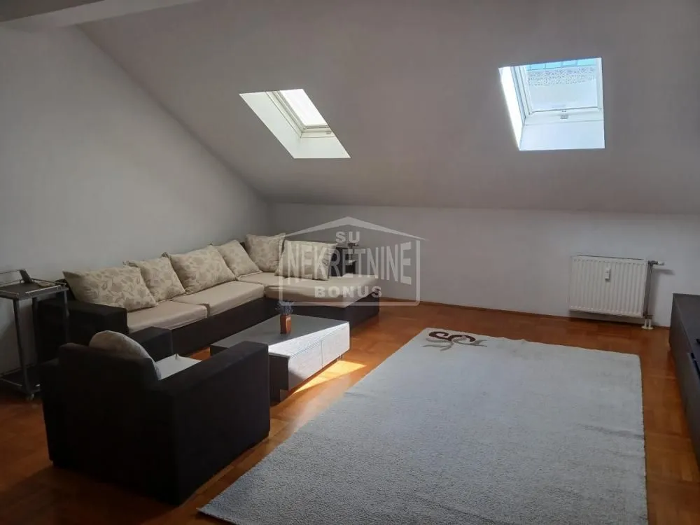 Prodaja, trosoban stan, 98m², Centar, Subotica