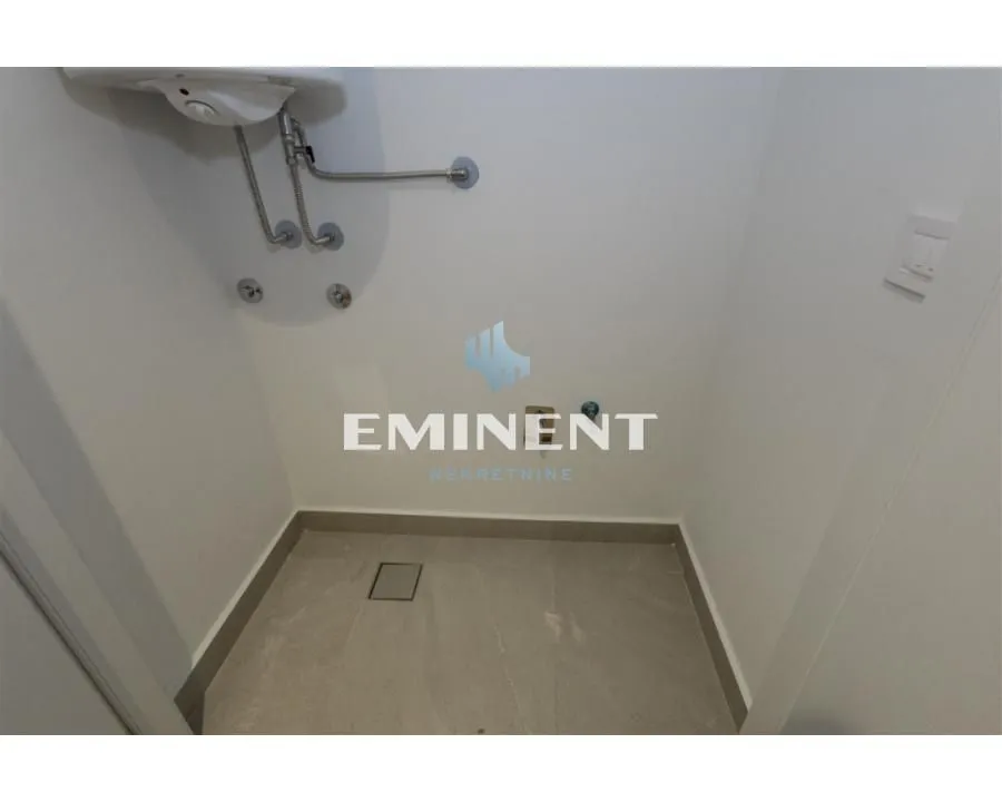 Izdavanje, trosoban stan, 78m², Savski Venac, Beograd