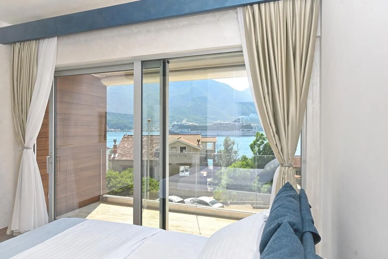 Rent, three bedroom apartment, 130m², Dobrota, Kotor