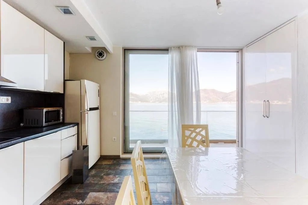 Prodaja, kuća, 240m², Krašići, Tivat