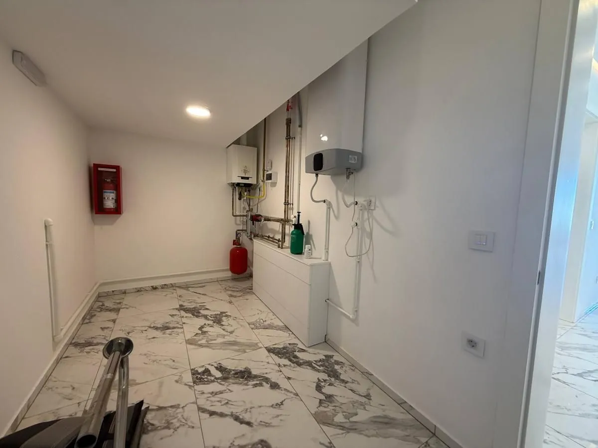 Izdavanje, kuća, 244m², Sremska Kamenica, Petrovaradin