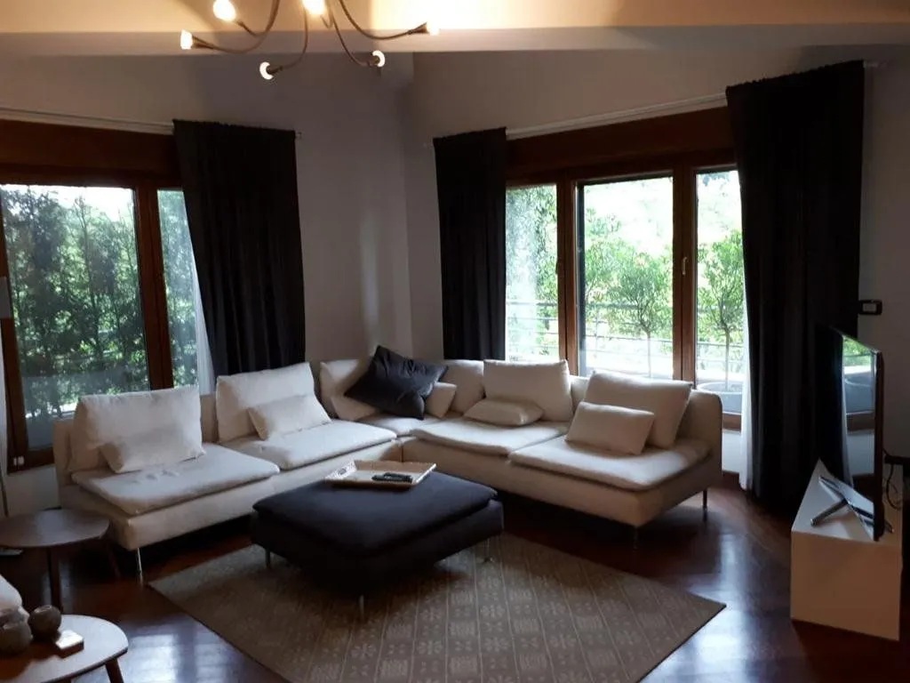 Izdavanje, trosoban stan, 190m², Preko Morače, Podgorica