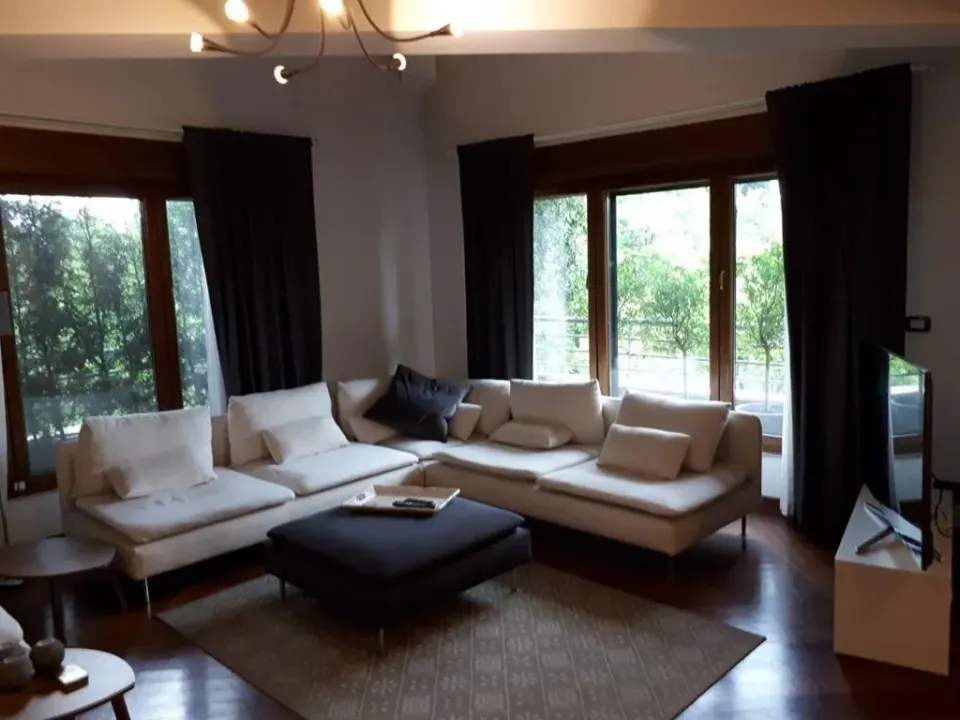 Izdavanje, trosoban stan, 190m², Preko Morače, Podgorica