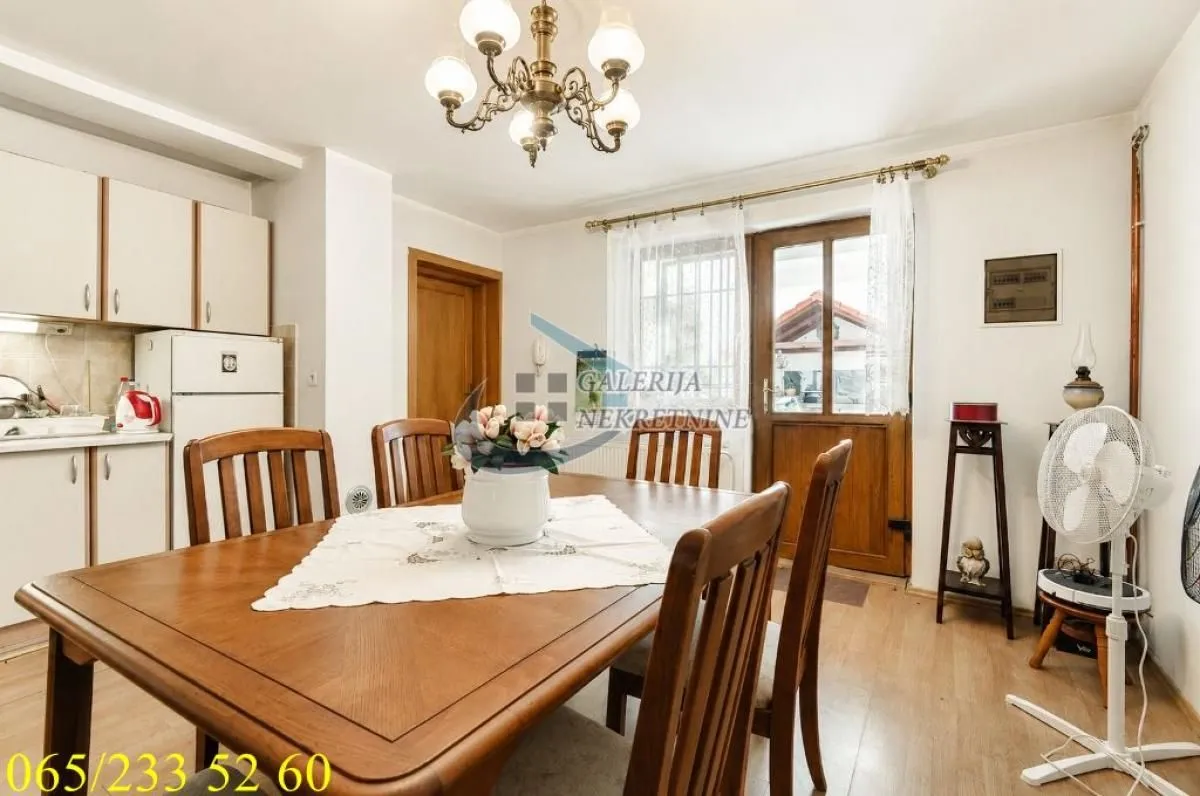 Prodaja, kuća, 300m², Dušanovac, Voždovac Sve Podlokacije
