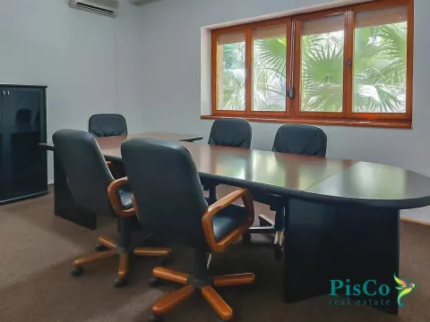 Izdavanje, dvosoban stan, 70m², Centar, Podgorica - image 1