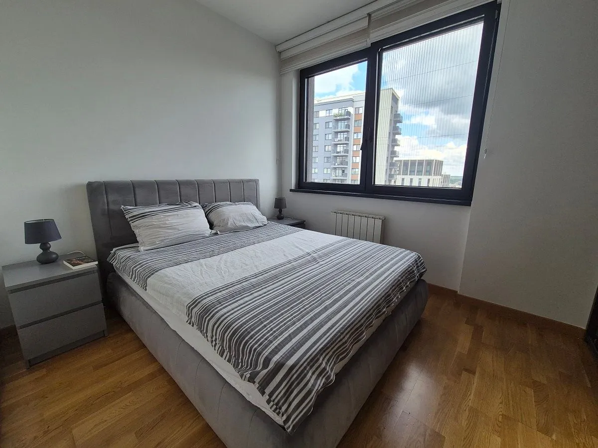 Izdavanje, četvorosoban stan, 88m², Savski Venac, Beograd