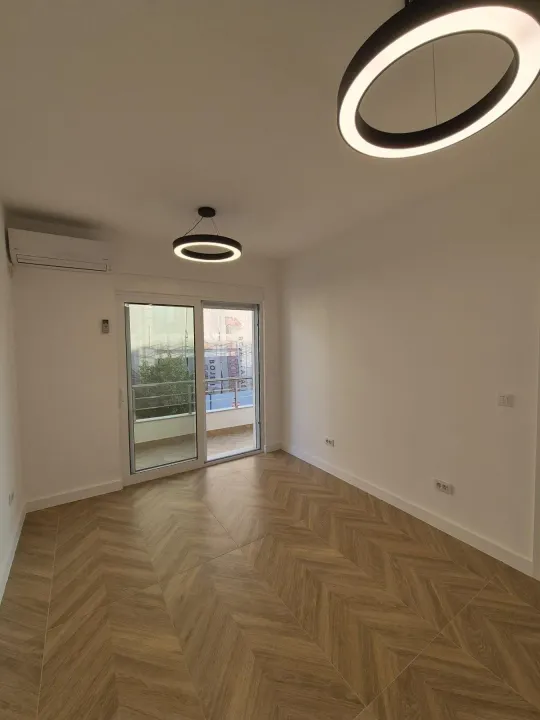 Izdavanje, poslovni prostor, 62m², Centar, Podgorica