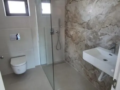 Prodaja, kuća, 233m², Čukarica, Beograd - image 9