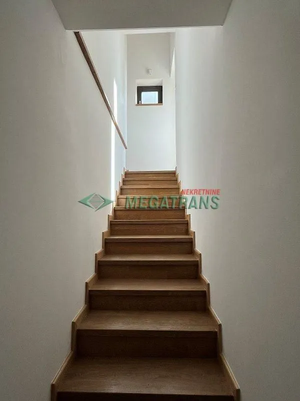 Rent, house, 247m², Petrovaradin, Novi Sad