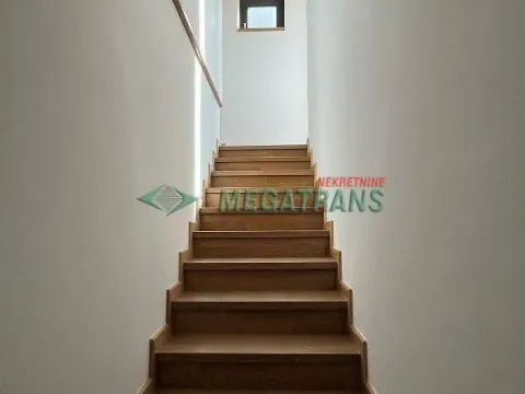 Izdavanje, kuća, 247m², Petrovaradin, Novi Sad - image 9