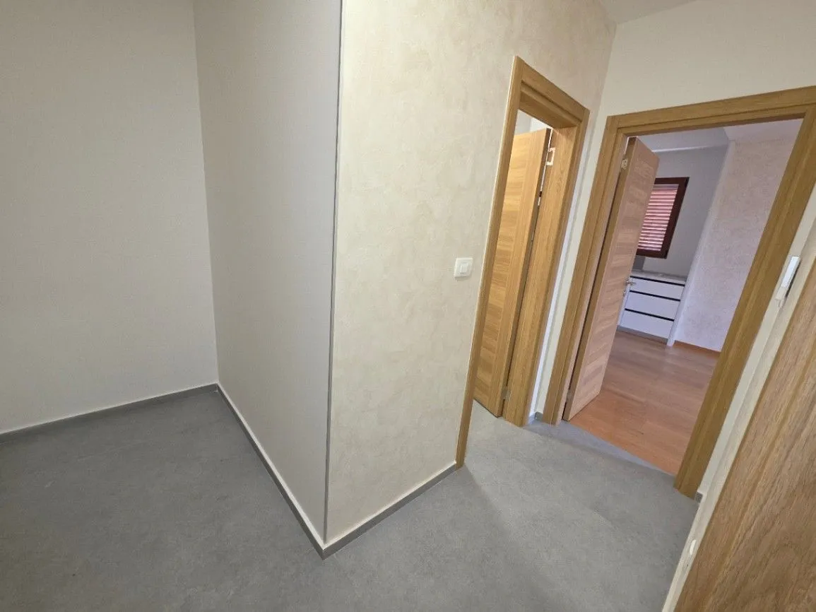 Rent, one bedroom apartment, 42m², Pod Goricom, Podgorica