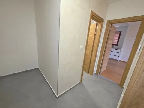 Izdavanje, jednosoban stan, 42m², Pod Goricom, Podgorica - image 4