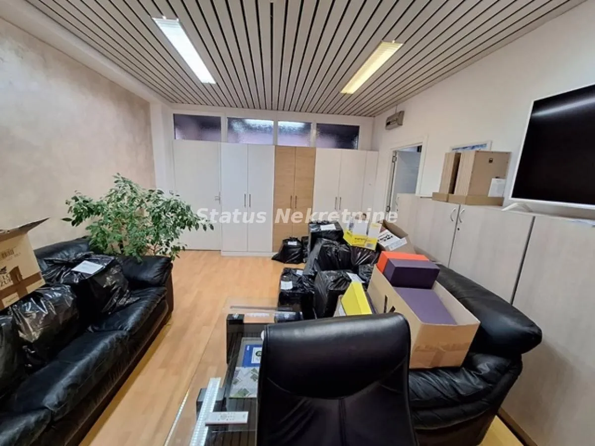 Rent, office space, 46m², Bulevar Oslobodjenja, Novi Sad Sve Podlokacije
