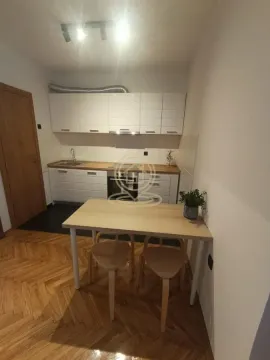 Izdavanje, dvosoban stan, 55m², Centar, Novi Sad - image 10