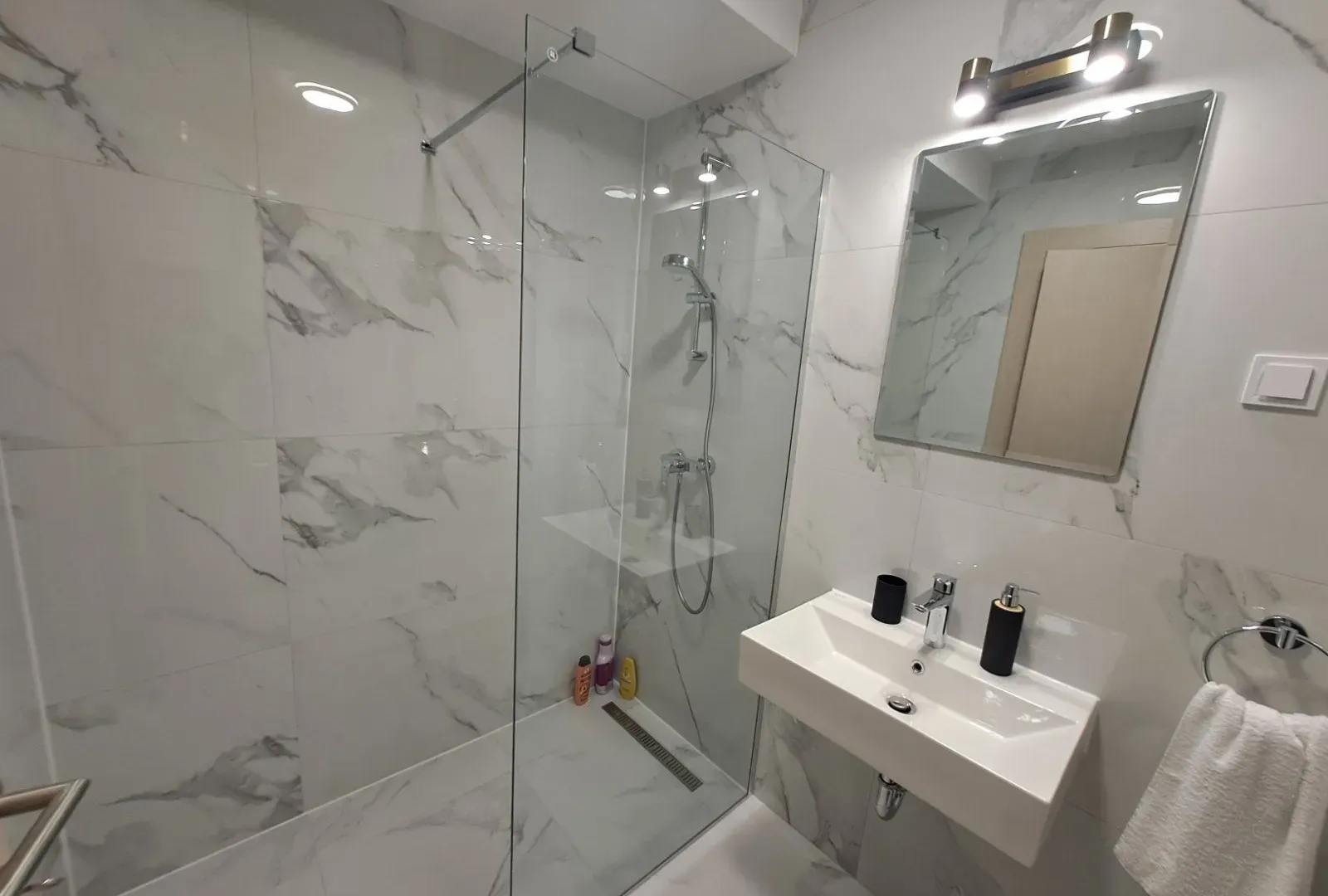 Izdavanje, dvosoban stan, 60m², Stara Varoš, Podgorica