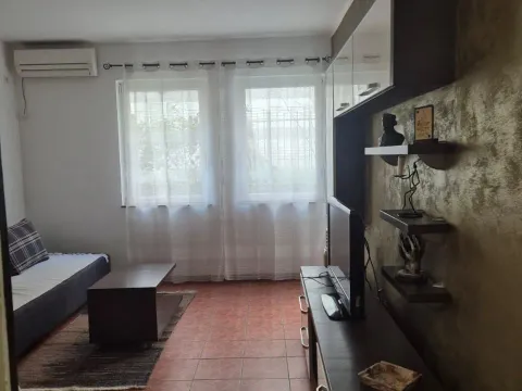 Rent, one bedroom apartment, 50m², Slovenska Plaža, Budva - image 8