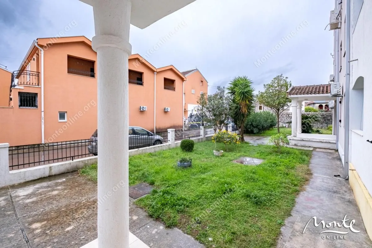 Prodaja, trosoban stan, 63m², Tivat, Crna Gora