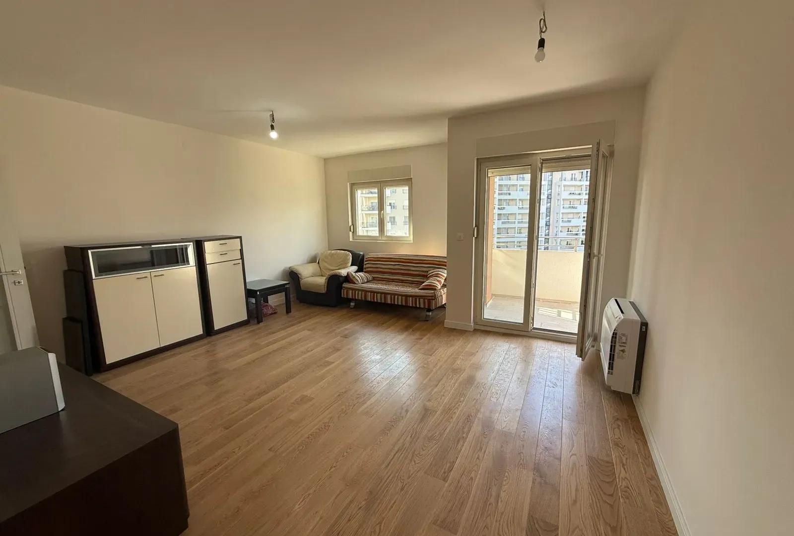 Izdavanje, dvosoban stan, 74m², Central Point, Podgorica
