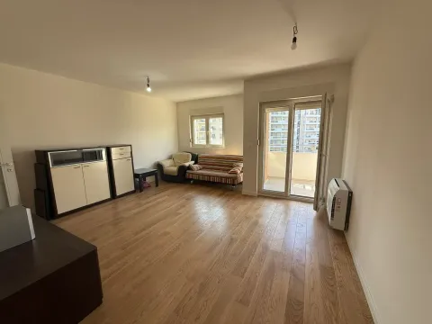 Izdavanje, dvosoban stan, 74m², Central Point, Podgorica - image 2