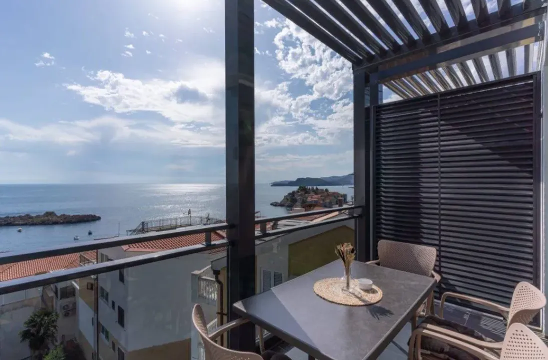 Sale, two bedroom apartment, 67m², Sveti Stefan, Budva
