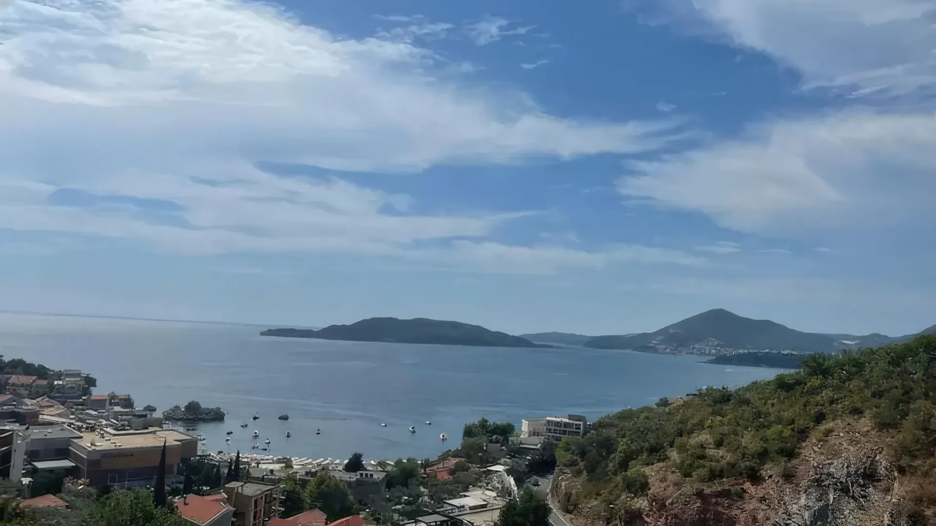 Izdavanje, trosoban stan, 150m², Pržno, Budva