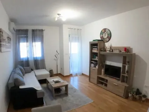 Izdavanje, jednosoban stan, 43m², City Kej, Podgorica