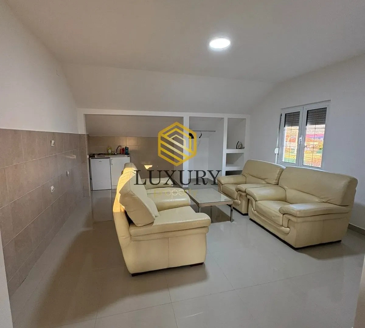 Rent, house, 350m², Zlatica, Podgorica