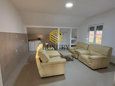 Izdavanje, kuća, 350m², Zlatica, Podgorica - image 7