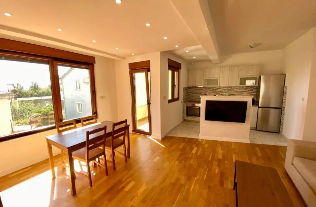 Prodaja, jednosoban stan, 65m², Podmaine, Budva