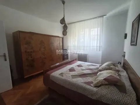 Furnished bedroom with a double bed and a wooden wardrobe. - image 4