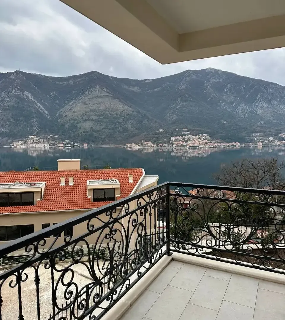 Rent, apartment, 81m², Kotor, Crna Gora
