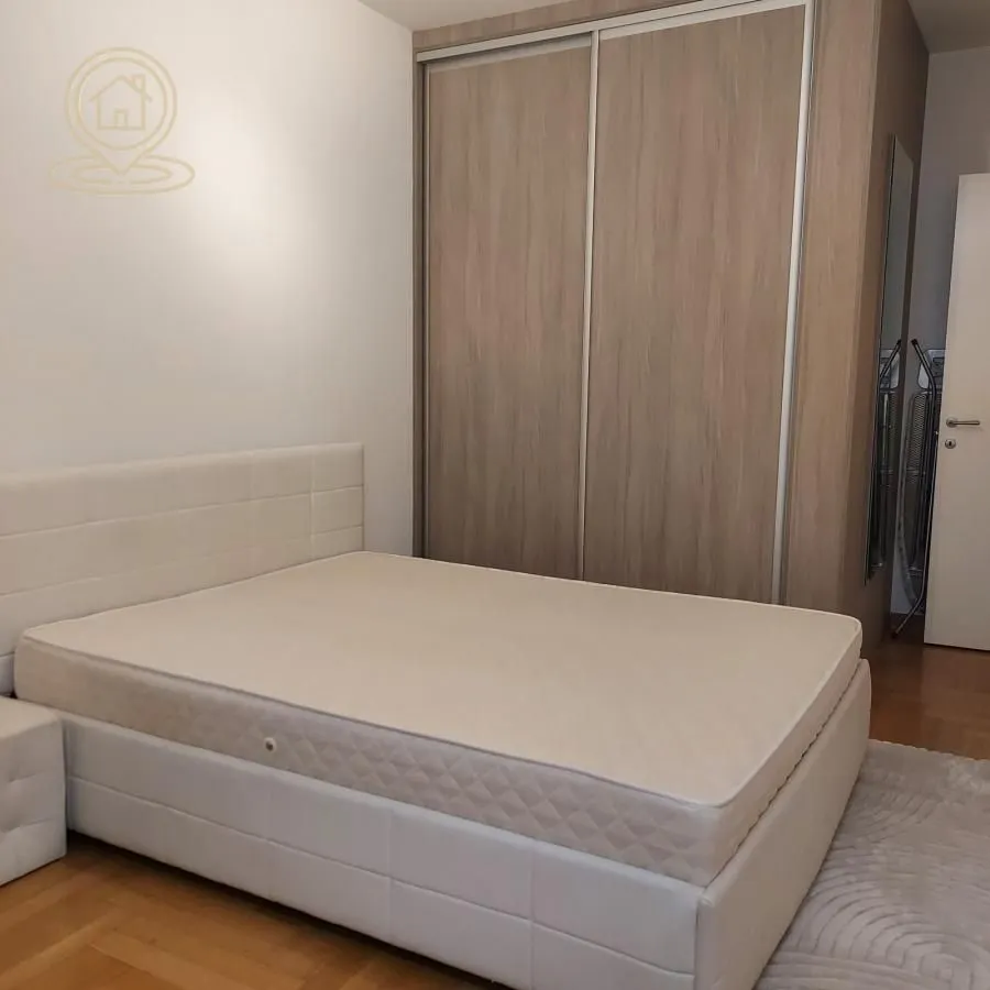 Izdavanje, trosoban stan, 64m², Kalenić Pijaca, Vračar Sve Podlokacije