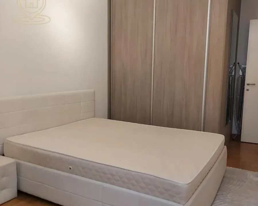 Izdavanje, trosoban stan, 64m², Kalenić Pijaca, Vračar Sve Podlokacije