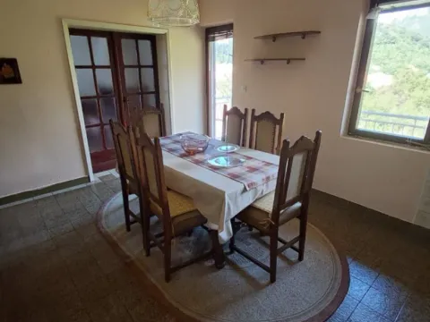 Izdavanje, četvorosoban stan, 95m², Zelenika, Herceg Novi - image 13