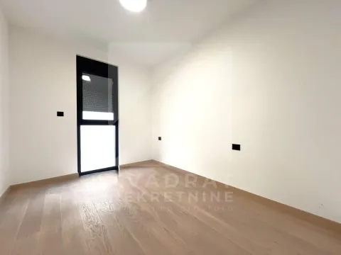 Izdavanje, trosoban stan, 111m², Vezirov Most, Podgorica - image 8