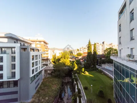 Izdavanje, dvosoban stan, 124m², Centar, Podgorica - image 21