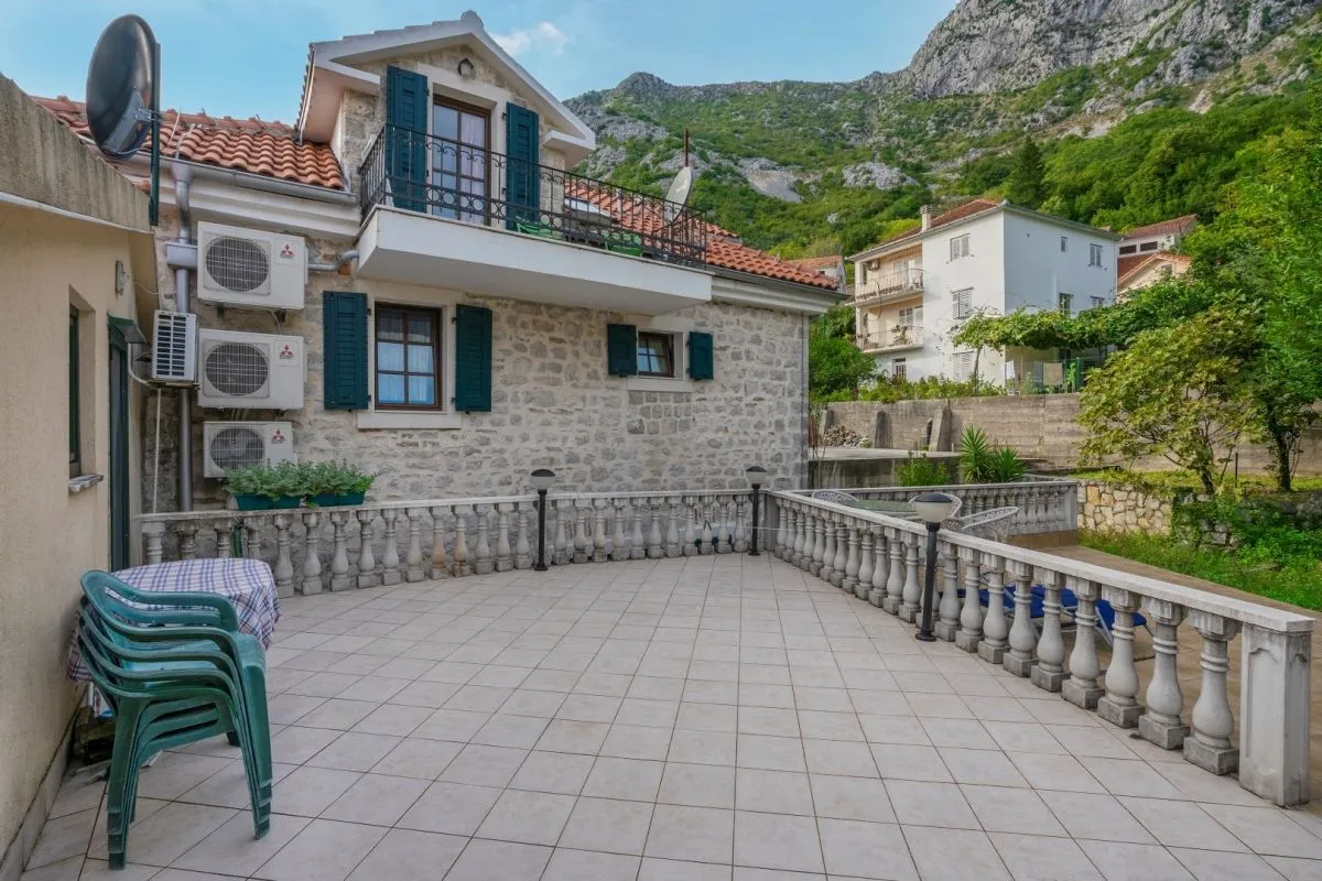 Prodaja, kuća, 250m², Kostanjica, Kotor