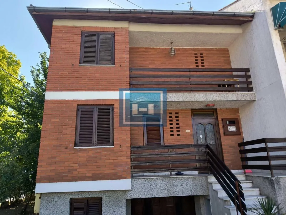 Rent, house, 238m², Ćuprija, Srbija