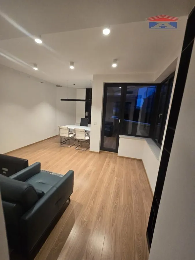 Prodaja, trosoban stan, 101m², Centar, Novi Sad