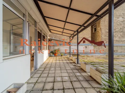 Izdavanje, trosoban stan, 102m², Vračar, Šid - image 19