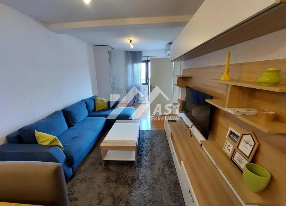 Izdavanje, dvosoban stan, 49m², Socijalno, Novi Sad Sve Podlokacije